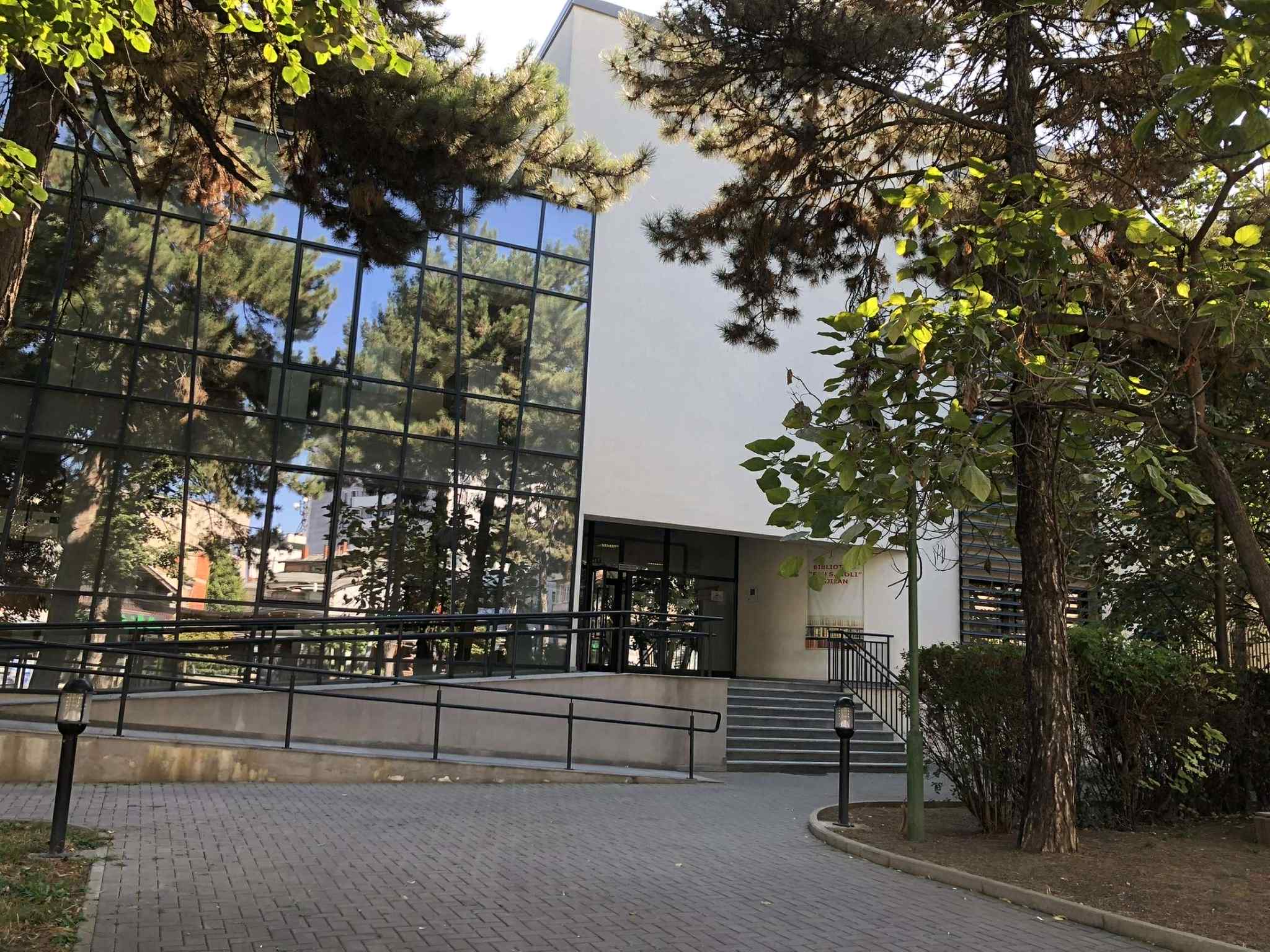Ankesat e studentëve në Gjilan ‘në vesh të shurdhër’, Komuna vazhdon të lejoj organizimin e aktiviteteve në bibliotekë