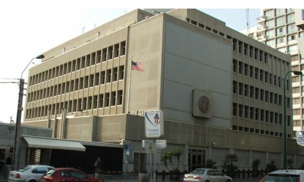 Dega e ambasadës amerikane në Tel Aviv pëson dëme të vogla,  flet ambasadori