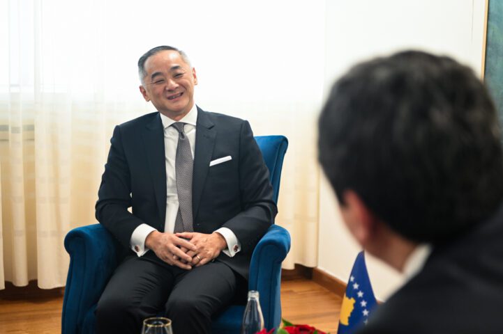 Kurti takohet me delegacionin e Lutjeve të Mëngjesit