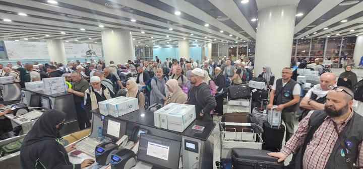 Grupi i parë i haxhilerëve kosovar niset drejt Kosovës