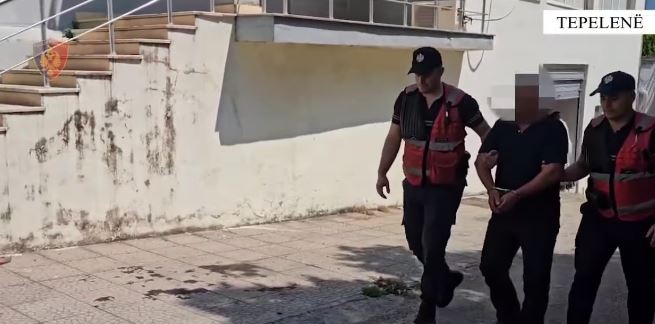 Babë e bir arrestohen në Tepelenë, kultivuan kanabis