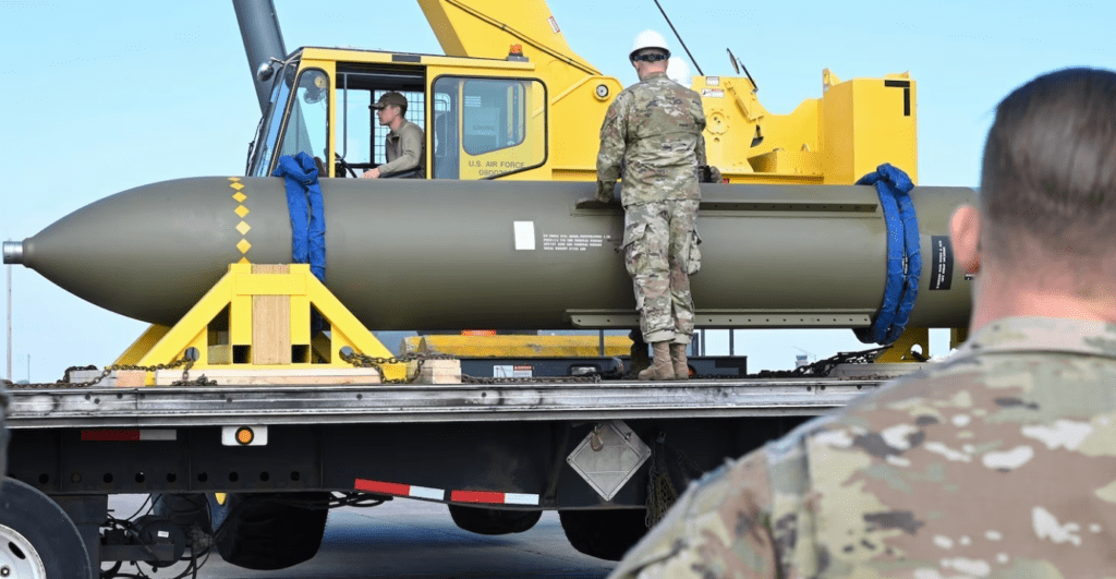 “Superbomba” amerikane GBU-57, cila është fuqia e saj dhe si përdoret për të shpuar bunkerët iranianë