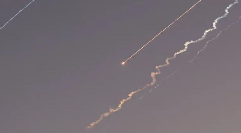 Valë e re raketash iraniane teksa agon mëngjesi në Tel Aviv 