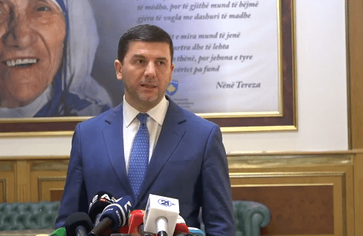 Krasniqi e quan “aktrim” takimin e Kurtit: Situata ka ndryshuar, por Kurti jo