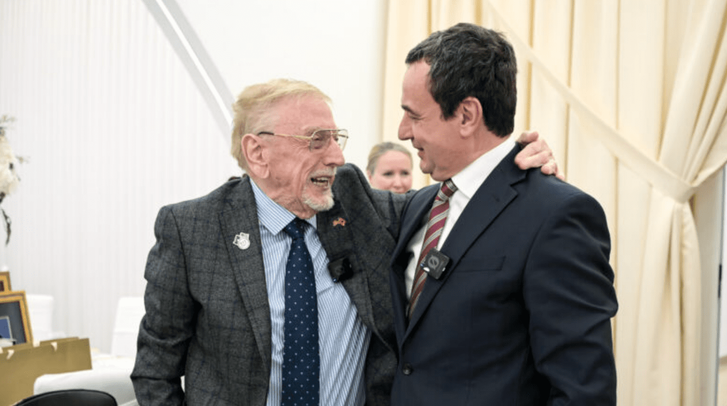Kurti mori pjesë në festën e ditëlindjes së William Walker, të organizuar në Pejë