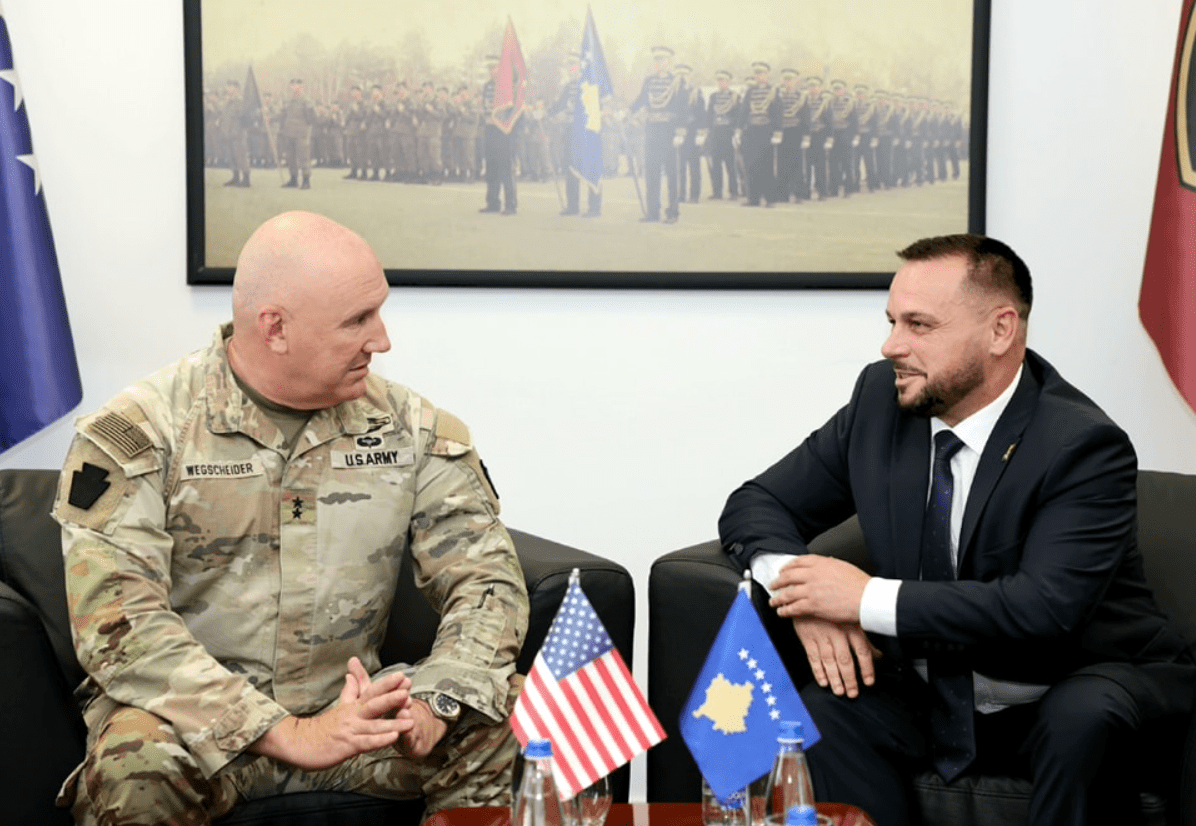 Maqedonci pret në takim gjeneralin amerikan, flasin për pjesëmarrjen e FSK-së në “Defender Europe 2025”