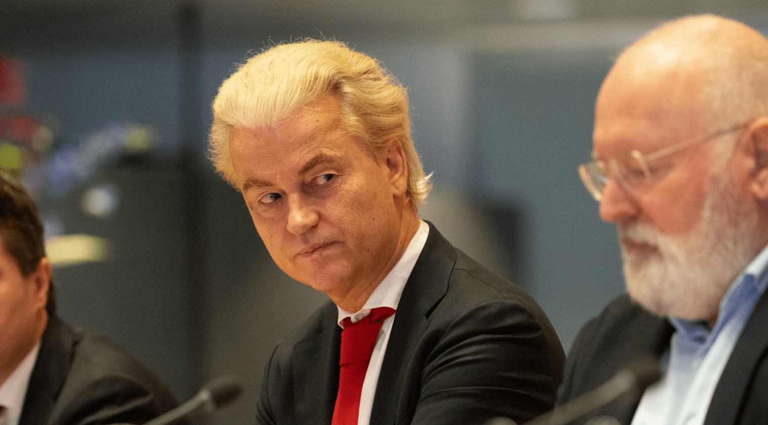 Qeveria holandeze rrëzohet pas përplasjes për politikën e migracionit