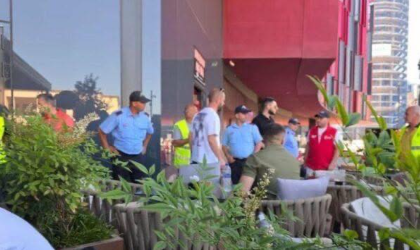 Para ndeshjes Shqipëri – Serbi bëhet çmontimi i lokaleve afër zonës së stadiumit që të shmangin rreziqet
