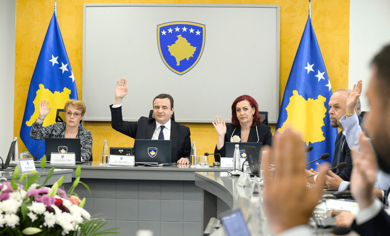 Nga korriku, 55 euro më shumë për shërbyesit civilë