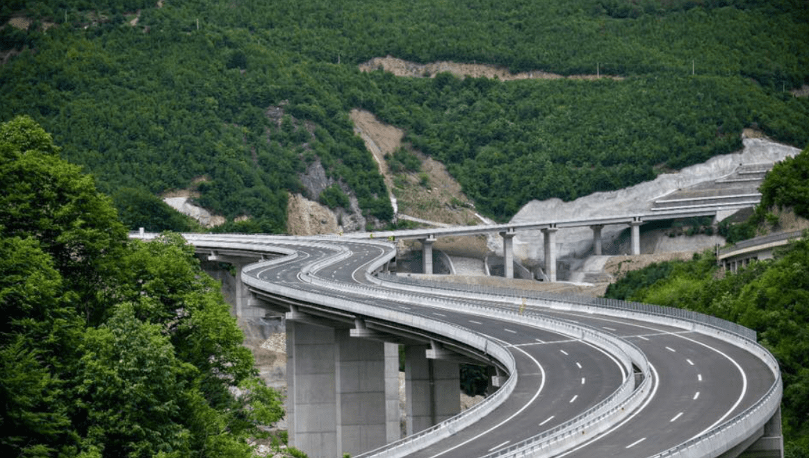 Një i ri humb jetën nga vetaksidenti në autostradën “Arbën Xhaferi”