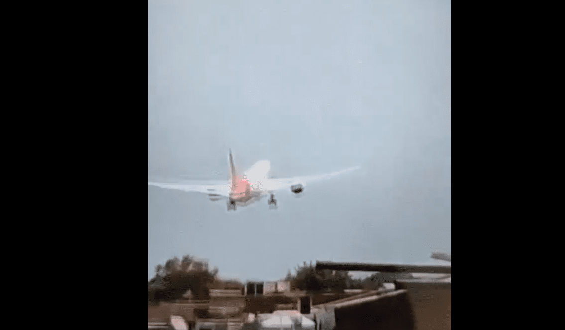 Momenti kur rrëzohet aeroplani që u nis nga India për në Londër
