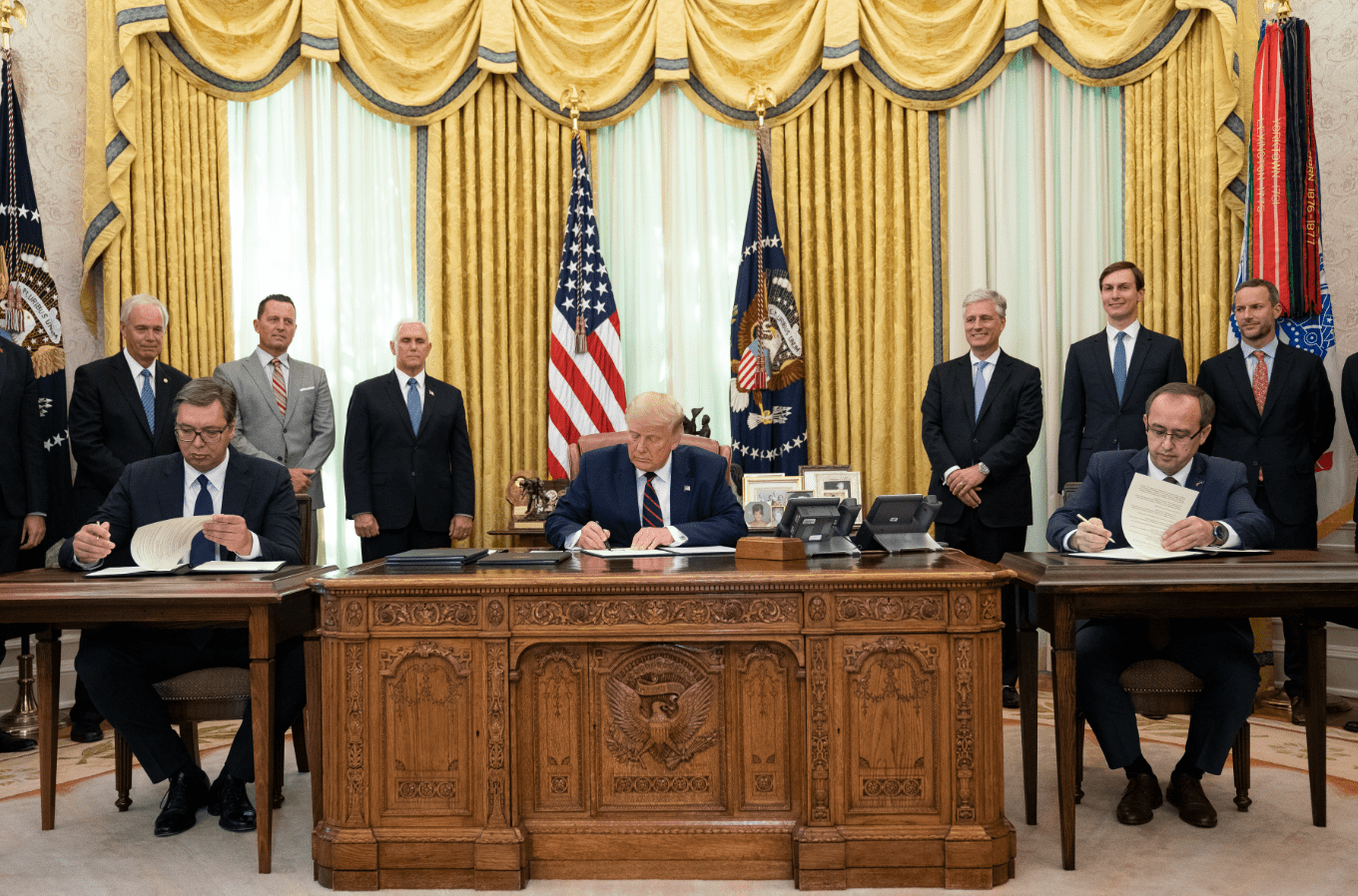 Trumpi “i kthehet” Kosovës – Ja se çfarë përmbante Marrëveshja e Uashingtonit e 2020