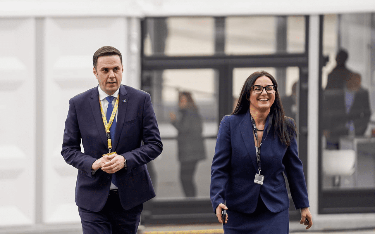 Lushaku-Sadriu i reagon Kurtit: E ke uzurpuar zyrën e Kryeministrit
