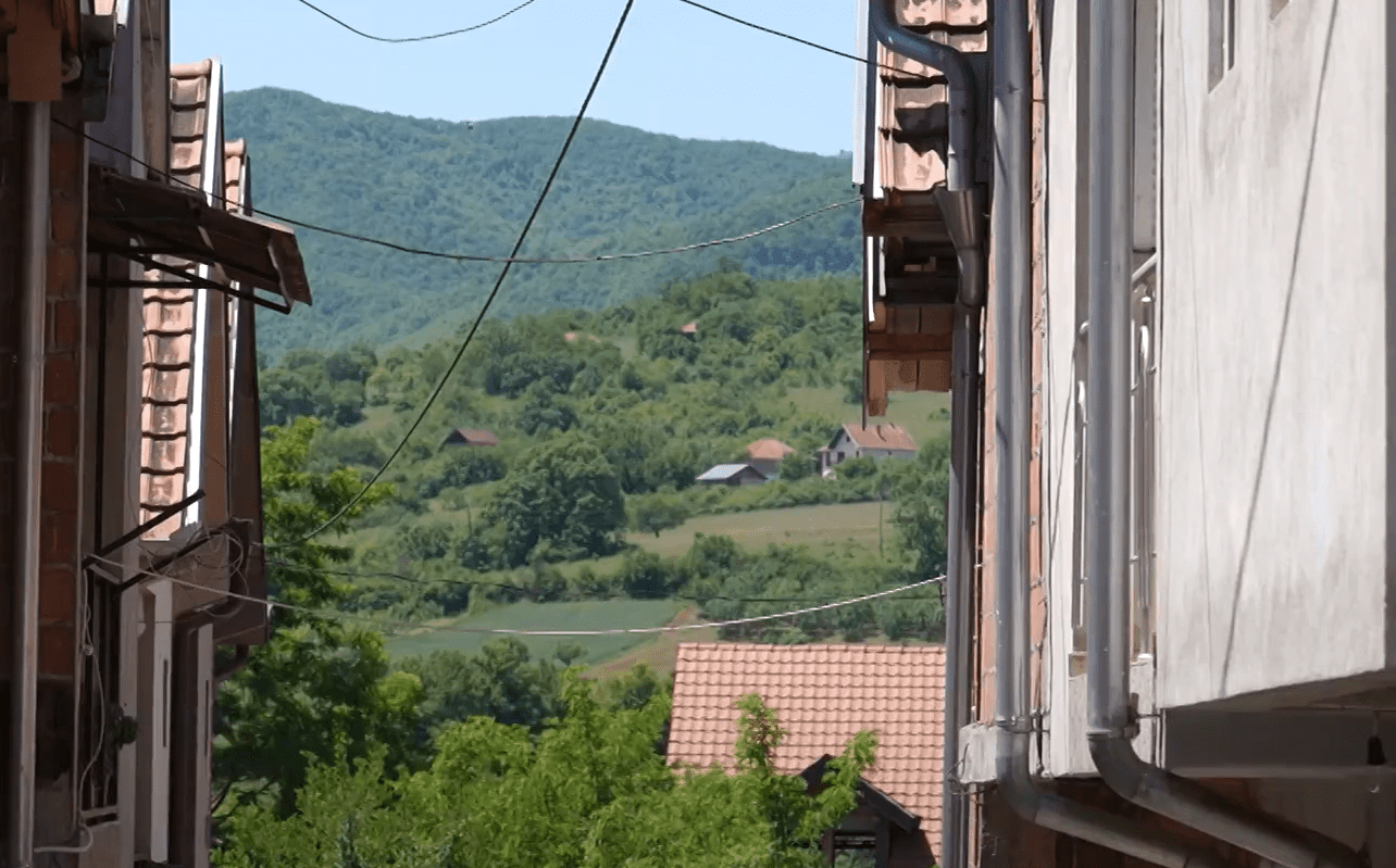 Rashiq dhe Hetemi arrijnë marrëveshje për mosrrënimin e objekteve të ndërtuara pa leje në Leshak