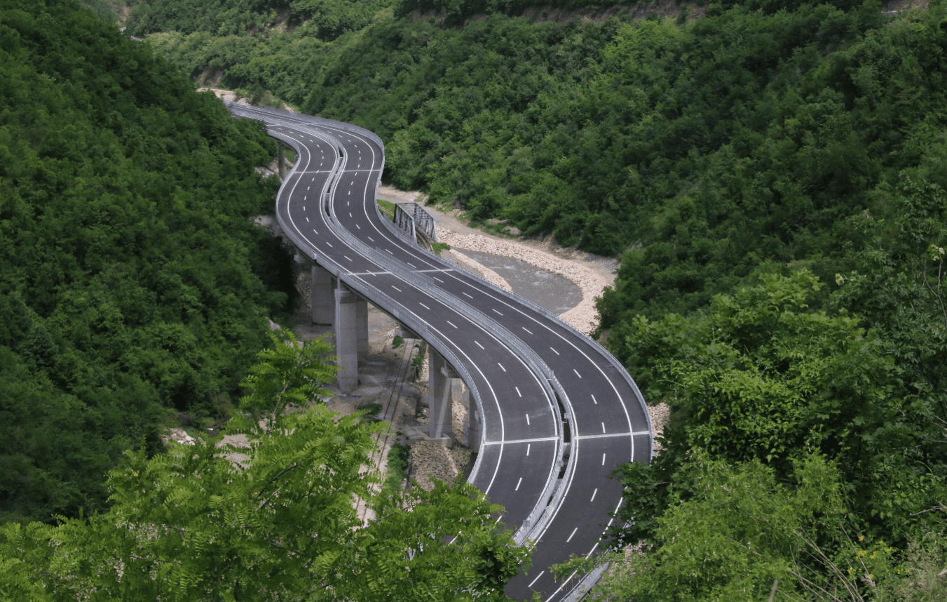 Të premten dhe të shtunën do bllokohet qarkullimi në dy autostradat