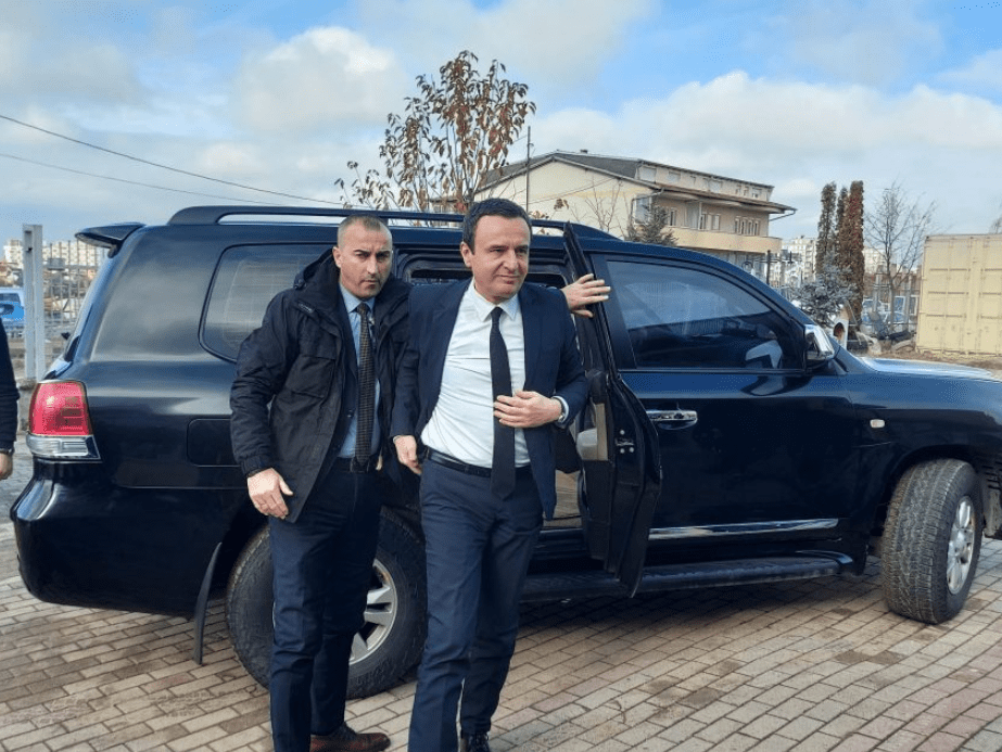Kurti me xhipa, Haradinaj: Si në kohën kur vinin zyrtarët e Jugosllavisë më 40 xhipa e 500 pushkë