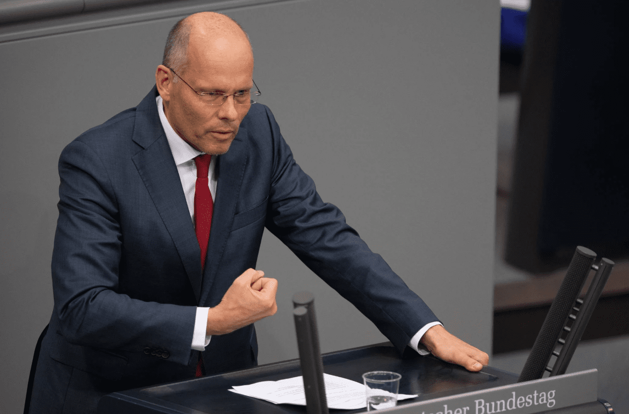 Deputeti gjerman: Strukturat paralele në veri të Kosovës duhet të çmontohen