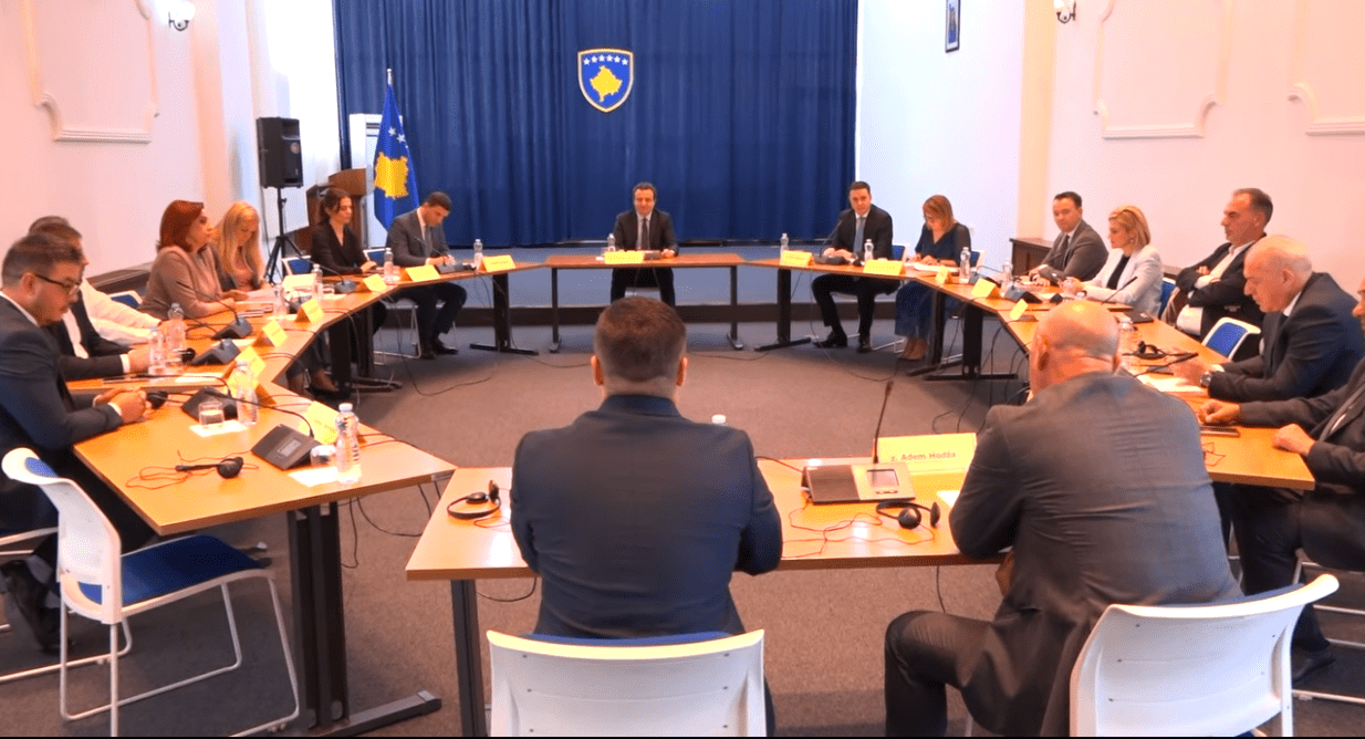 Takimi i Kurtit me liderët politikë përfundon pa marrëveshje – opozita e quan farsë, VV flet për dy kompromise të refuzuara