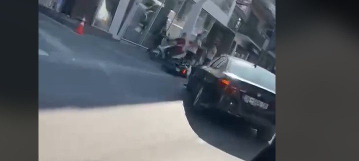 Aksident mes një veture dhe një motoçiklisti në Gjilan