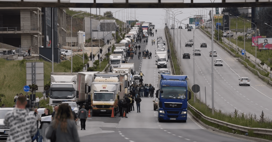 Sot bizneset protestojnë kundër vendimit të ZRRE-së