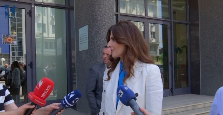 Çitaku: Të reflektoj LVV ose të reagoj presidentja e vendit