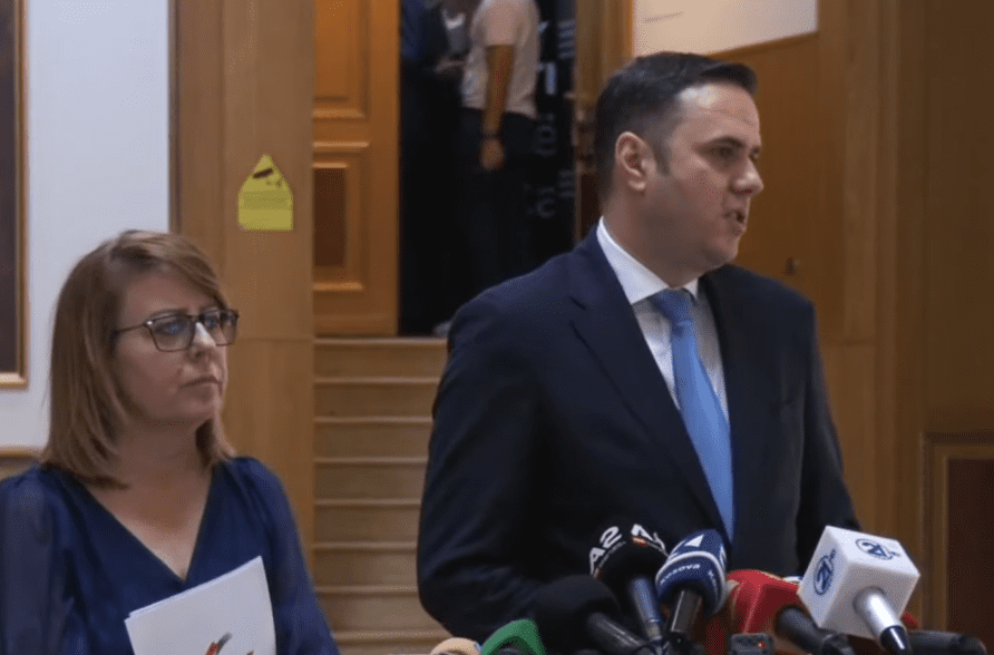 Abdixhiku: Kurti s’lëvizi nga pozicionet e tij, takimi ishte farsë publike
