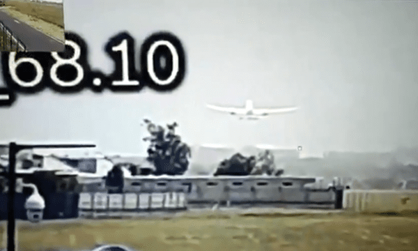 Aeroplani i Air India përplaset me një konvikt kolegji në Ahmedabad, mbi 290 persona të vdekur