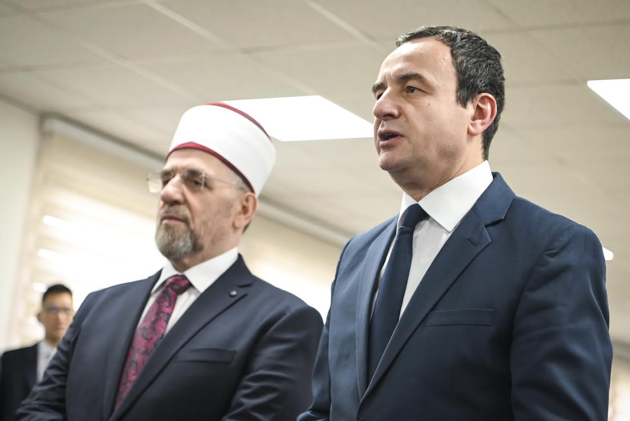 Myftiu-  Kurtit në BIK: Desha t’i ftojë deputetët me pre nga një kurban, ndoshta ju shkon më mirë