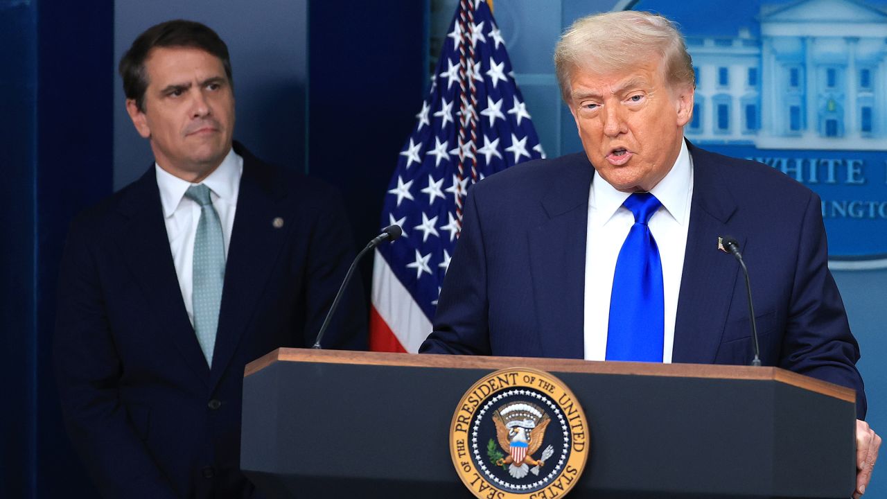 Gjykata Supreme amerikane “kufizon fuqinë e gjyqtarëve për të bllokuar urdhrat e Trump”
