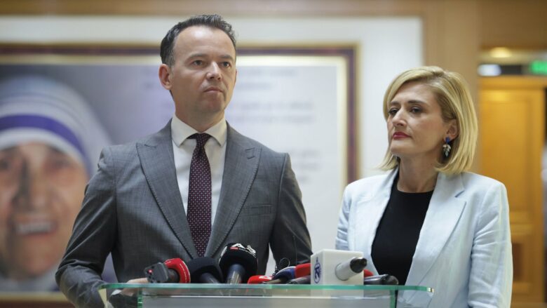 Faton Peci pas takimit: Nuk duhet të biem në grackën e “fontanës së dëshirave” për interpretimin e aktgjykimit