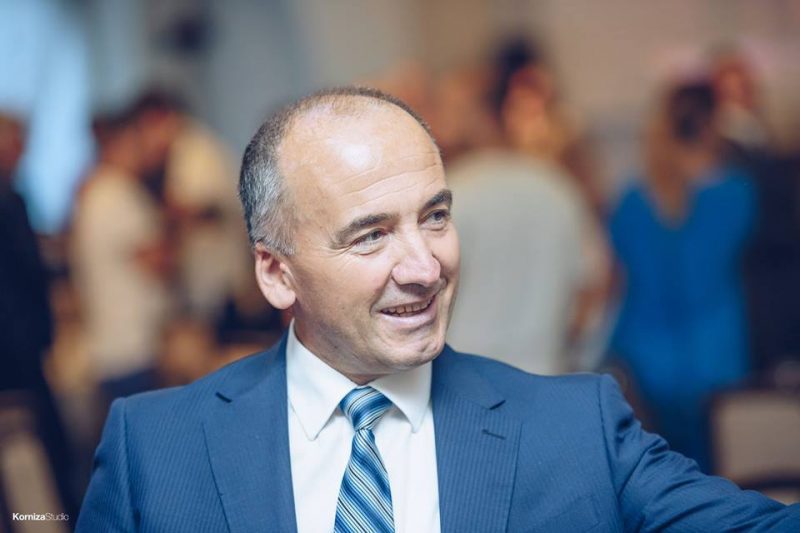 “Qeveria po lufton me kotece të pulave e me zyra të zbrazëta në veri”
