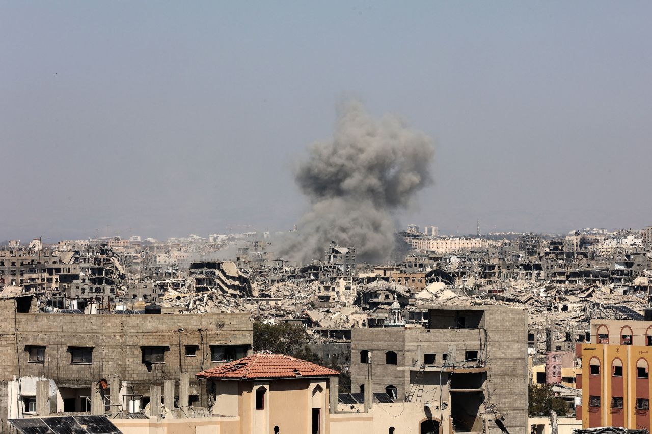 Mbi 70 të vrarë të enjten nga sulmet izraelite në Gaza, mes tyre fëmijë