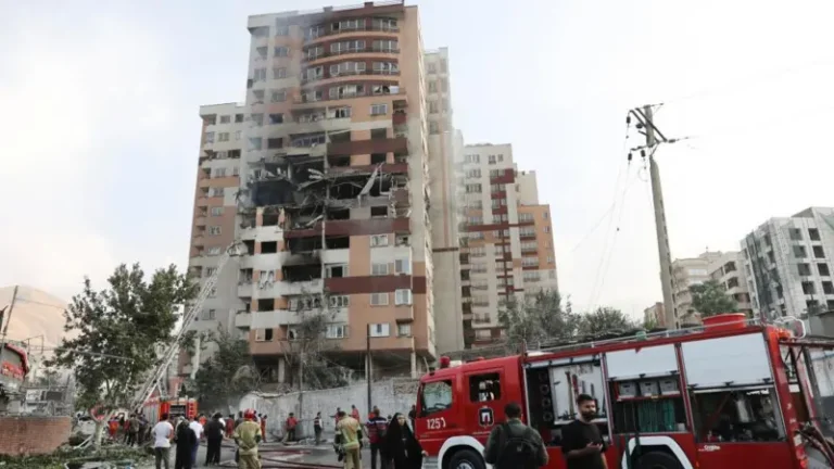 “Sulm mbi 80 objektiva” – Izraeli godet zemrën ushtarake të Teheranit