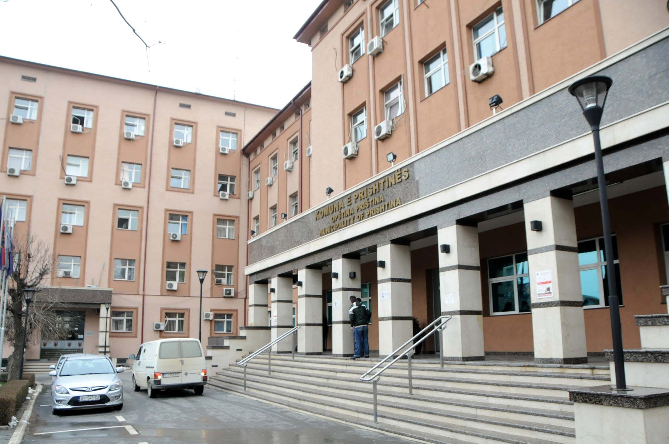 “Ndërpritet greva” – Komuna e Prishtinës arrin marrëveshje me punëtorët e “Pastrimit”
