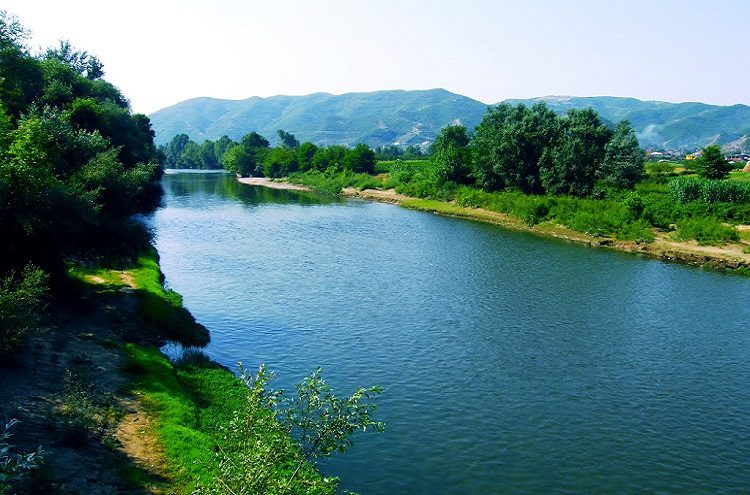 Elbasan: 6-vjeçari gjendet i pajetë në lumin Shkumbin