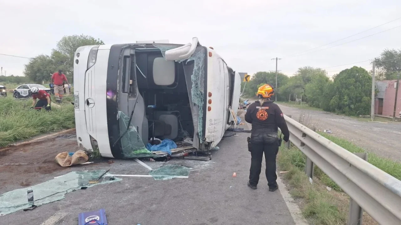Meksikë: Shoferin e autobusit e zë gjumi në timon, vdesin 11 pasagjerë – 17 të tjerë lëndohen