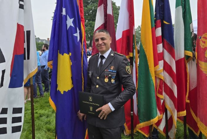 Nënkoloneli i FSK-së diplomon në Kolegjin e Luftës të Ushtrisë në SHBA