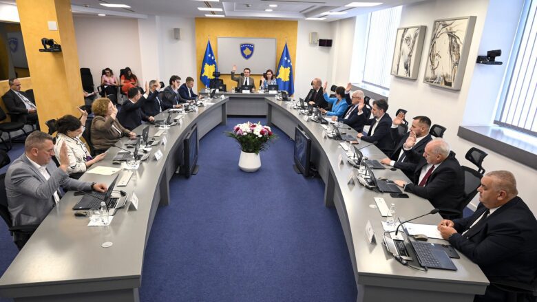 Qeveria në detyrë merr 13 vendime