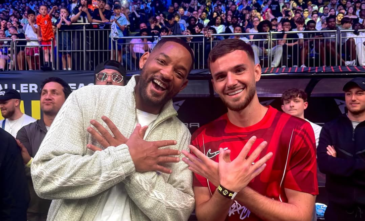 Will Smith pozon me shqiponjën dy krenare bashkë me futbollistin shqiptar