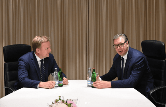 Vuçiq flet me Sorensenin në Pragë: Është thelbësore kthimi te Asociacioni për vazhdimin e dialogut