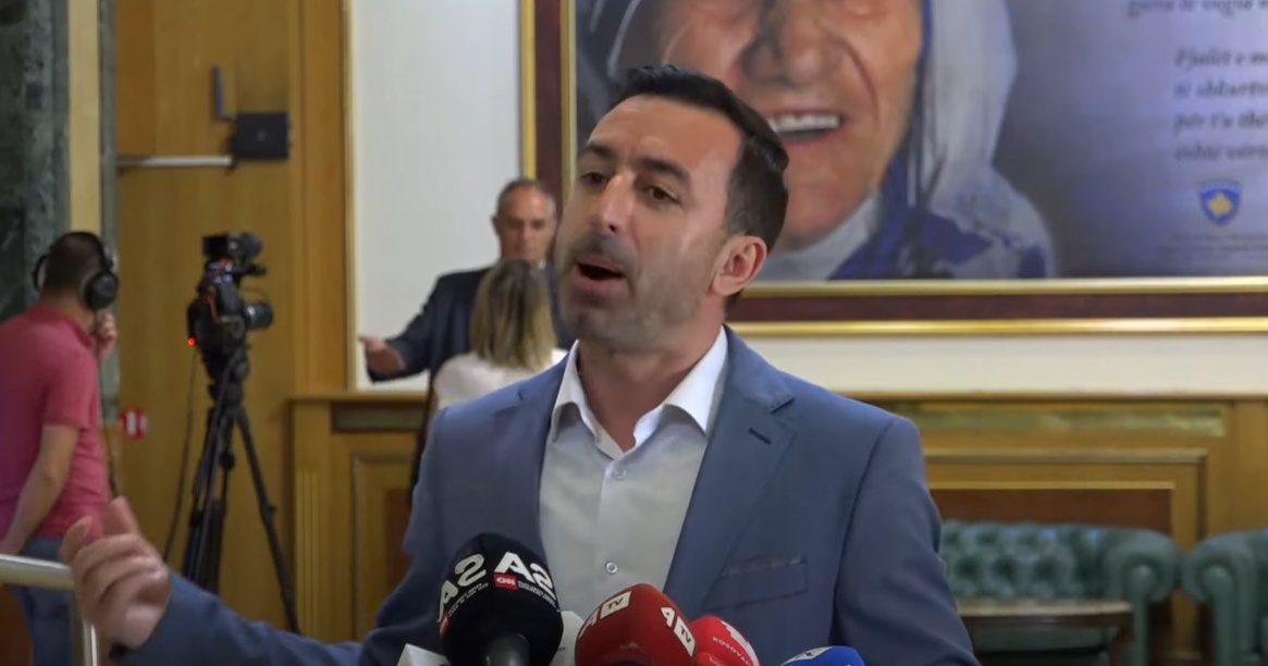 Basha: Ata kanë marrë pagë pa e çu dorën asnjëherë