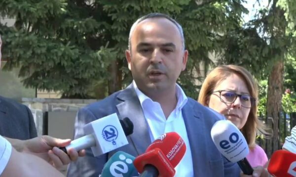 LDK i kërkon Gjykatës të konstatojë që Avni Dehari ka shkelur Kushtetutën dhe të urdhërojë procedimin sipas rendit të ditës