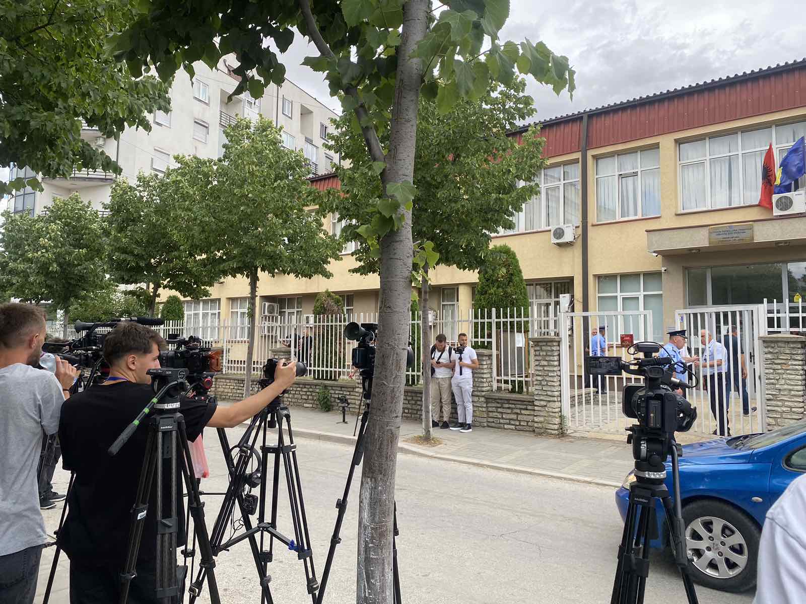 S’lejohen mediat në seancën dëgjimore të 5 policëve në rastin e 27 vjeçarit nga Lipjani