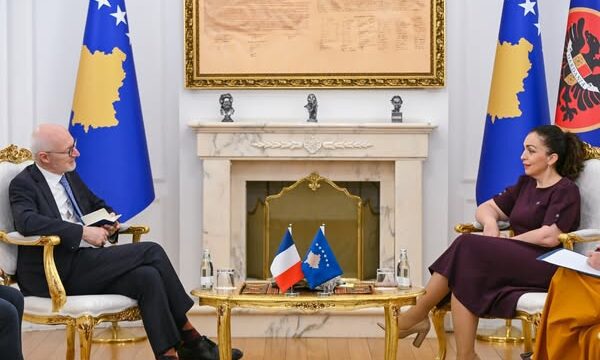 Osmani takohet me ambasadorin francez, diskutojnë për bllokadën institucionale