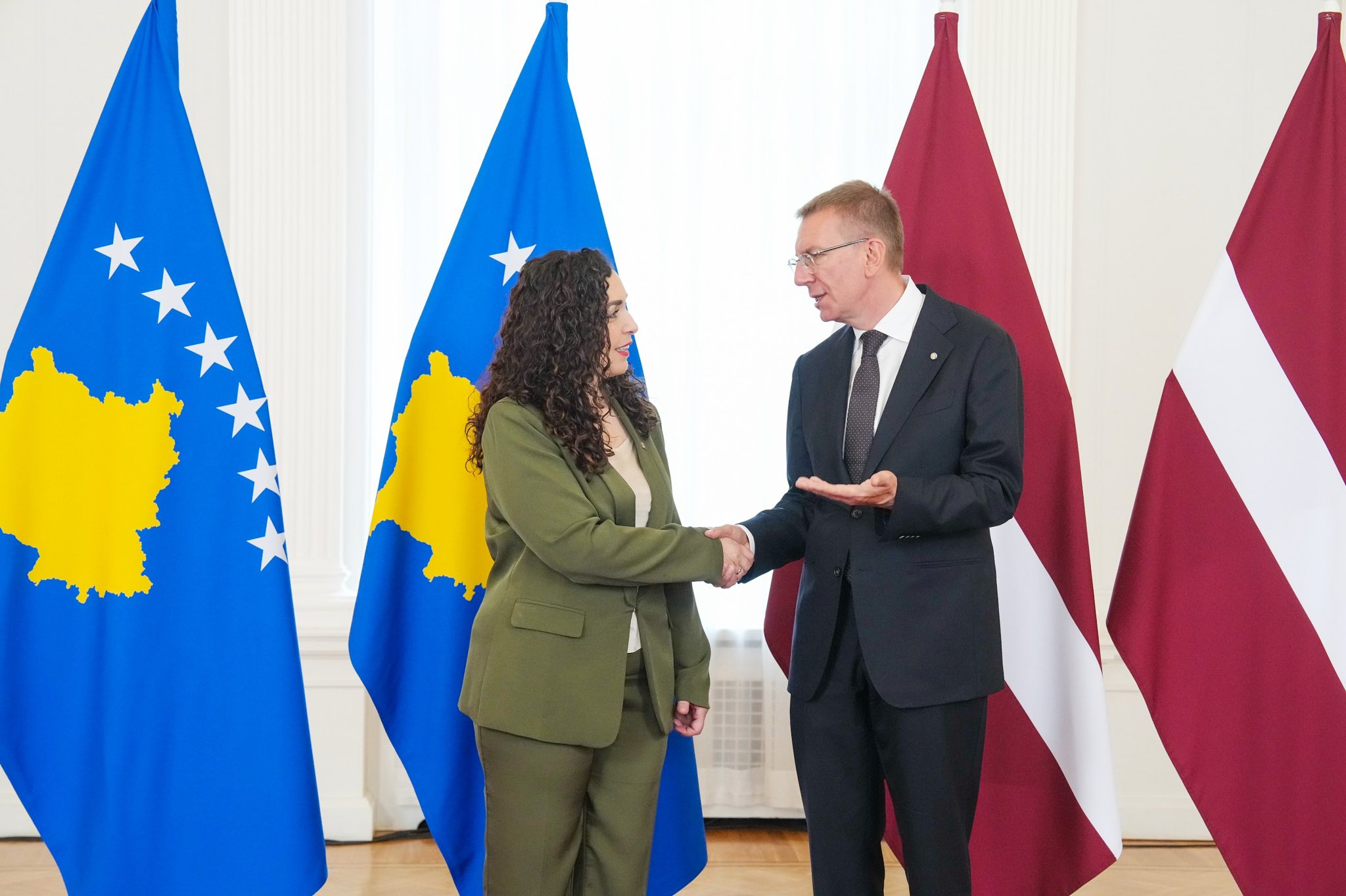 Presidenti i Letonisë e quan historike vizitën e Presidentes Osmani në Letoni