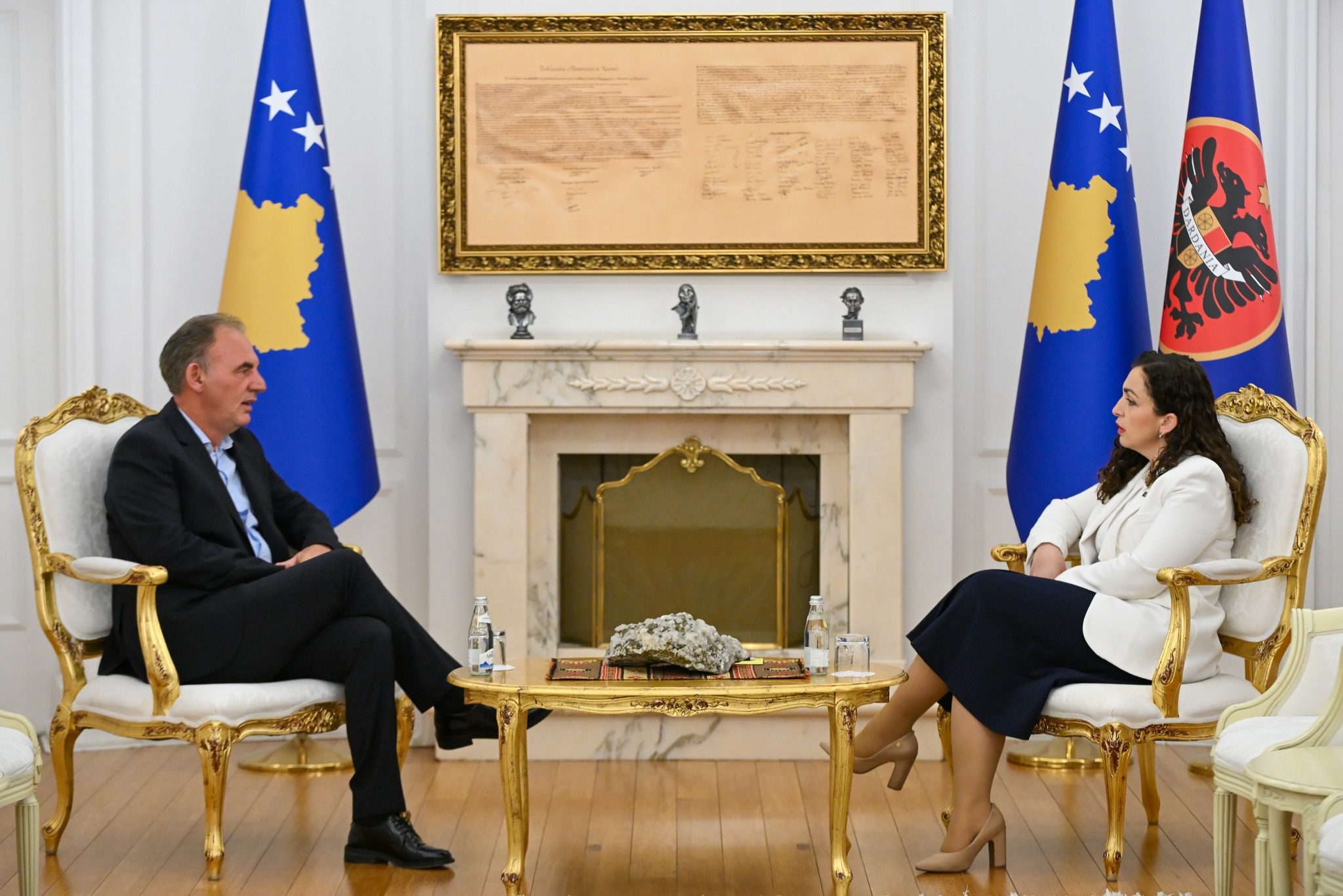 Presidentja Osmani takohet me Limajn, diskutojnë për konstituimin e Kuvendit