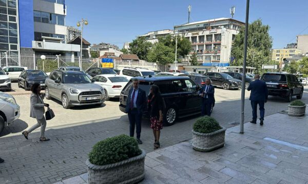“Tik-Tak” – Përfaqësuesit e ambasadave hyjnë në Kuvend