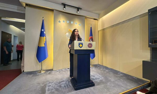 Osmani për deklaratën e Hotit: Njerëzit duhet të kujdesen shumë të mos shndërrohen në altoparlanta të Serbisë me akuza të tilla