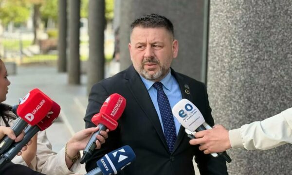 Bekë Berisha thotë se me votim të hapur do votojë “bash kënd e qesin”: U bë bajat