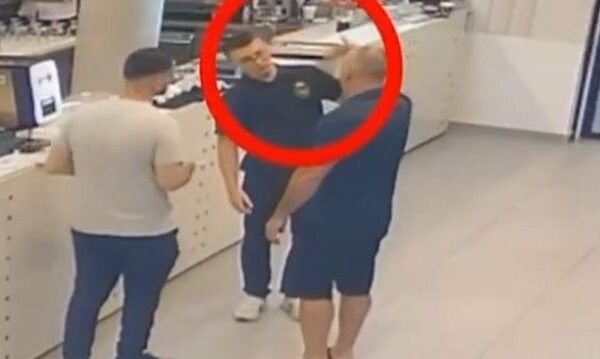 Vlorë: Për një shishe ujë kamarieri sulmohet nga polici jashtë detyre